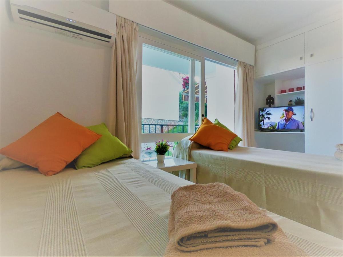 Апартаменты Studio With Access To The Garden. Open Pool. Beach Very Close. Wifi & Netflix Free Бенальмадена Экстерьер фото